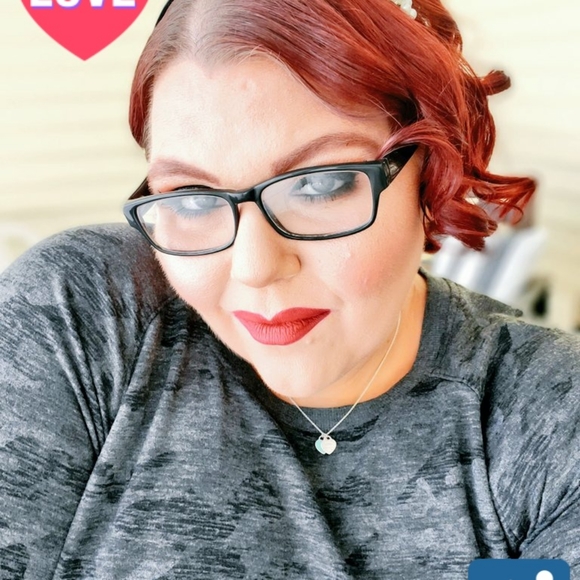 Meet your Posher, Em! - Picture 2 of 8